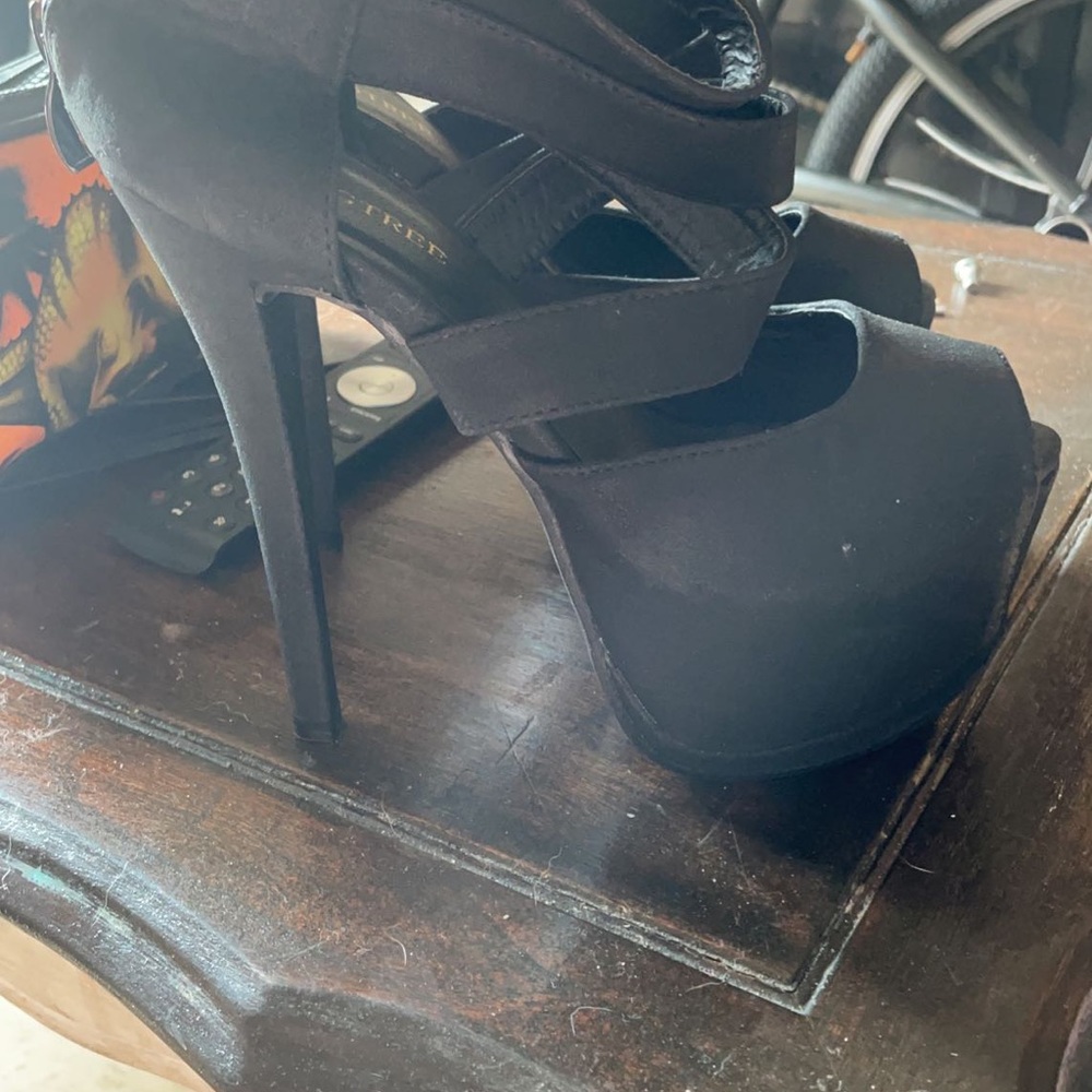 Big tree heels size 7 - 7.5